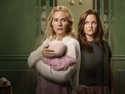 Adaptée du roman éponyme de Sarah Vaughan, LITTLE DISASTERS explore les répercussions d'un événement en apparence banal, mais aux conséquences profondes. À mi-chemin entre drame intime et thriller psychologique, la série s'attache moins à la recherche d'un coupable qu'à l'observation des tensions morales, sociales et affectives qui émergent lorsqu'un doute s'installe.