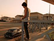 Quarante ans après sa sortie, 37°2 LE MATIN continue de faire fantasmer, de troubler et de marquer les esprits. Sorti en 1986 et porté par un duo devenu mythique, le film de Jean-Jacques Beineix n’a rien perdu de sa puissance sensuelle. Retour sur une œuvre emblématique, toujours brûlante, mais bien plus complexe qu’un simple fantasme de cinéma. Il est disponible sur CINE+OCS dans sa version longue.