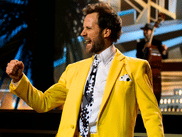 Les César 2026 commencent très fort avec un hommage en musique de Benjamin Lavernhe à Jim Carrey, César d’honneur 2026. Le MC a en effet choisi de se glisser dans la peau d’un des personnages les plus cultes du roi de l’absurde pour ouvrir la grande fête annuelle du cinéma français. La cérémonie est à suivre en direct et en clair sur CANAL+.