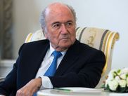 Sepp Blatter, prédécesseur de Gianni Infantino à la tête de la FIFA, s’inquiète de la sécurité des supporters lors de la prochaine Coupe du monde qui se disputera en partie aux États-Unis. Il leur suggère de ne pas se rendre sur place l’été prochain.