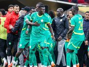 La Confédération Africaine de Football (CAF) a rendu son verdict après les incidents survenus lors la finale de la CAN entre le Sénégal et le Maroc. Les sanctions (amendes et suspensions) concernent les deux équipes.