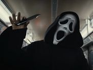 Profitant du succès au box-office de SCREAM 7, les frères Wayans ont dévoilé la bande-annonce du sixième opus de la saga parodique SCARY MOVIE 6. Et le cinéma d'horreur en prend encore pour son grade !