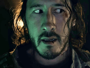 Sorti dans les salles américaines le 30 janvier 2026, IRON LUNG a rapidement fait parler de lui par son concept radical et son budget réduit. Porté par une stratégie de distribution atypique et un fort soutien du public, le film s’est imposé comme l’un des succès indépendants marquants de l’année. Il sera visible en France les 19 et 20 février.