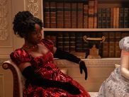 La saison 4 de LA CHRONIQUE DES BRIDGERTON (disponible sur Netflix avec CANAL+) ouvre une trajectoire inattendue pour Francesca Bridgerton. Entre deuil, reconstruction et nouvelle proximité émotionnelle, la série esquisse une évolution intime qui bouleverse les repères romantiques classiques de la saga. Attention spoilers !