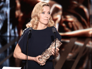 Léa Drucker a remporté aux César 2026 la statuette de la meilleure actrice dans le film DOSSIER 137 de Dominik Moll. La cérémonie est (re)voir en replay sur CANAL+.