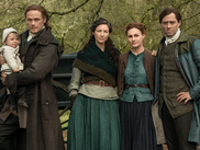 Tandis que les fans se demandent si Jamie et Claire finiront bel et bien ensemble dans la dernière saison d’OUTLANDER, le producteur de la série avoue avoir hésité entre plusieurs dénouements… et ne pas avoir révélé à son équipe lequel il avait retenu.