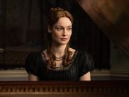 Après une saison 4 marquée par la mort tragique du comte de Kilmartin, le mariage de Benedict et Sophie et l’apparition d’une nouvelle Lady Whistledown, LA CHRONIQUE DES BRIDGERTON laisse derrière elle de nombreuses intrigues ouvertes. Une saison 5 semble inévitable tant les pistes narratives sont nombreuses et promettent un tournant plus audacieux encore pour la série.