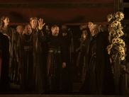On les a connus en pleine guerre civile et en quête de rédemption, mais c’est un portrait tout à fait différent de la Maison des dragons que nous propose le nouveau spin-off de GAME OF THRONES. On vous explique.
