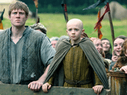 Le nouveau spin-off de GAME OF THRONES, A KNIGHT OF THE SEVEN KINGDOMS, est actuellement diffusé sur HBO Max (disponible avec CANAL+). Alors qu’une saison 2 a d’ores et déjà été commandée, la série pourrait durer un peu plus longtemps, voire plusieurs décennies, si l’on en croit les récentes déclarations du showrunner, Ira Parker.
