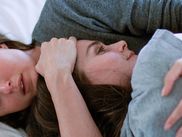 Grand Prix du Festival de Cannes 2025, VALEUR SENTIMENTALE orchestre un face à face intense entre Renate Reinsve, déjà primée à Cannes pour JULIE (EN 12 CHAPITRES), et Elle Fanning, star hollywoodienne propulsée au cœur d’un drame norvégien. Porté par une pluie de nominations internationales, des Golden Globes aux Oscars, ce mélo familial suit deux sœurs confrontées à leur père cinéaste dans la maison d’enfance, transformée en plateau de tournage et en champ de bataille émotionnel.