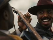 Alors que l'annonce vient d'être faite, le film de Ryan Coogler vient d'augmenter le record du nombre de nominations pour un seul film dans la course aux Oscars avec 16 citations, dépassant les 14 obtenues par ALL ABOUT EVE, TITANIC et LA LA LAND. Il est suivi par UNE BATAILLE APRES L'AUTRE (13), VALEUR SENTIMENTALE, FRANKENSTEIN et MARTY SUPREME (9), HAMNET (8), puis de F1 LE FILM, L'AGENT SECRET, BUGONIA et TRAIN DREAMS (4).