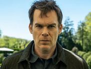 On a jamais vu son visage et pourtant, il était au centre de toutes les attentions des fans à l'issue de la toute première saison de DEXTER : RESSURECTION sur CANAL+. Aujourd'hui on en a la confirmation, un tueur en série mythique arrive dans la saison 2 et il a un visage !