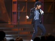 Les producteurs de MICHAEL ont rencontré plusieurs problèmes au moment de la création du projet. L’un d’entre eux était, bien évidemment, la bande originale du film. Les chansons de Michael Jackson sont connues dans le monde entier, mais créer une unité musicale pour ce biopic s'est révélé un véritable défi. Découvrez comment les compositeurs ont remporté ce challenge.