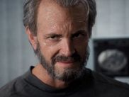 Ed Balwin, incarné par Joel Kinnaman, est une figure incontournable de FOR ALL MANKIND. Mais alors que la saison 5 vient de débuter sur Apple TV (accessible avec CANAL+), avec un nouveau bond de dix ans, est-ce que le personnage répond encore présent malgré l'âge ? Attention, spoilers.