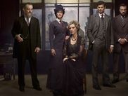 CANAL+ conclut sa trilogie historique avec PARIS POLICE 1910, thriller judiciaire créé par Fabien Nury (PARIS POLICE 1900, PARIS POLICE 1905). Jérémie Laheurte mène l’enquête sur un scandale à la Belle Époque avec une diffusion qui débute fin avril 2026. Voici les 5 infos clés confirmées.