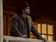 Début mars , les fans de YELLOWSTONE ont eu le plaisir de retrouver Kacey Dutton à l’affiche d’une toute nouvelle série consacrée exclusivement à son personnage. Pourtant, en dépit du succès de la saga Dutton, le projet a failli ne jamais advenir… (Attention, spoilers !)