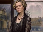 Meg, Fiersi et Jouin sont de retour dans PARIS POLICE 1910, création originale disponible sur CANAL+. Pour lancer la saison 3, les créateurs n’avaient pas froid aux yeux. La preuve avec cette première séquence sordide et sulfureuse.