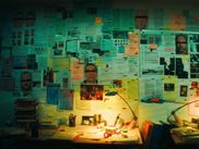 Le documentaire ATHANOR : AGENTS, SECRETS ET MANIPULATIONS revient sur une affaire criminelle hors norme mêlant faux agents secrets, manipulations et tentatives d’assassinat. Un récit glaçant qui brouille la frontière entre fantasme d’espionnage et réalité judiciaire.