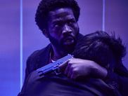 Spoilers : au cours d'une saison 3 particulièrement violente, de nombreux personnages ne survivent pas. Avant la saison 4, la situation d’Elliot, le flic infiltré au sein du clan Wallace, se complique encore plus quand il apprend qui a tué sa famille.