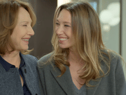 La grande Nathalie Baye nous a quittés ce 17 avril dernier à l’âge de 77 ans, des suites de la maladie à corps de Lewy. Alors que les hommages pleuvent depuis l’annonce de son départ, retour sur les deux fois où elle a donné la réplique à sa fille, Laura Smet.