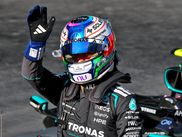 Les deux Mercedes ont une nouvelle fois verrouillé la première ligne, à l’issue des qualifications du Grand Prix de Chine. Mais cette fois, l’ordre est inversé. C’est Andrea Kimi Antonelli qui s’élancera de la pole position, devant son coéquipier George Russel. L’Italien devient ainsi le plus jeune poleman de l’histoire de la Formule 1. Les deux Ferrari sont en embuscade, en deuxième ligne.