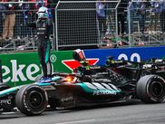 Andrea Kimi Antonelli est parvenu à convertir sa première pole position en victoire, à Shanghai. Le jeune italien remporte le Grand Prix de Chine devant son coéquipier et les deux Ferrari. Les deux écuries confirment par la même occasion leur domination sur le reste de la grille.