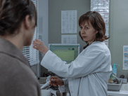 Dans L’AFFAIRE LAURA STERN, Laura (Valérie Bonneton), pharmacienne et fondatrice d’une association d’aide aux femmes victimes de violences, assiste à un féminicide et décide d’agir face à l’inaction de la police et de la justice. Bien difficile de ne pas entendre l’écho d’affaires françaises qui ont récemment marqué le débat public. Cette série est-elle réellement inspirée d'une histoire vraie ?