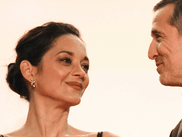 Le nouveau film de Guillaume Canet, KARMA, était présenté hors compétition au 79e Festival de Cannes 2026. Pour la sixième fois, le comédien et metteur en scène a collaboré avec Marion Cotillard pour ce thriller psychologique, vingt ans après NE LE DIS À PERSONNE. La comédienne a partagé ses souvenirs de tournage au micro d’Antoine de Caunes.