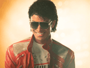 Le biopic sur Michael Jackson, MICHAEL, réalisé par Antoine Fuqua, est sorti en France le 22 avril 2026 et le public est au rendez-vous. L'occasion parfaite de faire le tour des meilleurs portraits de légendes musicales disponibles sur vos plateformes. Voici une sélection (non exhaustive) qui donne envie de danser, pleurer, et tout écouter depuis le début.