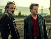 LEGENDS est une mini-série Netflix, accessible avec CANAL+, en 6 épisodes racontant comment de simples agents des douanes infiltrent des gangs de trafiquants de drogues. Et si vous voulez savoir comment tout finit, c'est par ici que ça se passe ! Attention, spoilers.