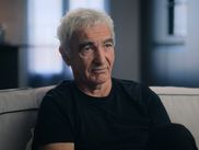 LE BUS : LES BLEUS EN GRÈVE est le nouveau documentaire sensation de Netflix, à retrouver aussi sur CANAL+. Une plongée dans les événements qui ont secoué la planète football et la France en 2010. L'ancien sélectionneur Raymond Domenech l'a vu aussi, et il ne mâche pas ses mots.