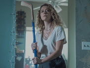 Avec cette nouvelle série, APPLE TV frappe un grand coup en créant un thriller qui flirte avec la comédie. Quand une femme déterminée part à la recherche de son « cam boy » préféré dans les bas-fonds de New York, tout peut arriver.