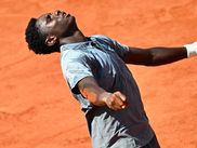 Sensation de ce Roland-Garros 2026, Moïse Kouamé s'est qualifié au 3ᵉ tour du Grand Chelem français. Programmé ce samedi 30 mai, son match face à Alejandro Tabilo pourrait avoir lieu en même temps que la finale de Ligue des champions entre Paris et Arsenal (18h). Ce que ne souhaite absolument pas le tennisman de 17 ans.