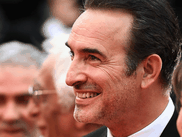 Le 22 mai 2011, Jean Dujardin montait sur la scène du Festival de Cannes pour recevoir le prix d’interprétation masculine pour THE ARTIST. Une récompense qui allait totalement changer la trajectoire de sa carrière, jusque-là principalement associée à la comédie française.