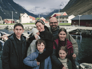 Le film FJORD du réalisateur roumain Cristian Mungiu a remporté la Palme d'Or du 79ᵉ Festival de Cannes 2026. Voici tout ce qu'il faut savoir sur ce film glaçant sur un cas de violence dans une famille pieuse de Norvège, porté par Renate Reinsve et Sebastian Stan.