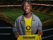 Formé au Paris Saint-Germain et parti l'été dernier à Salzbourg, Joane Gadou a signé au Borussia Dortmund. Le titi parisien a paraphé un contrat de cinq ans et sera donc lié au club allemand jusqu'en 2031.
