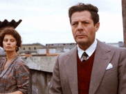 Sorti en 1977, UNE JOURNÉE PARTICULIÈRE est l’un des films les plus marquants du cinéma italien d’après-guerre, porté par les interprétations inoubliables de Sophia Loren et Marcello Mastroianni. Pourquoi le regarder aujourd’hui, près de cinquante ans après sa sortie ?