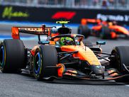 La pause a visiblement permis aux écuries de pointe de réduire l’écart avec Mercedes. McLaren profite de la reprise pour s’imposer, pour la première fois de la saison, grâce à Lando Norris. Il faudra cependant confirmer lors du Grand Prix pour en tirer des enseignements.