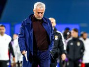 Le Real Madrid s'apprête à enfin sortir de la crise. Alors qu'il ne reste qu'un match de championnat avant la fin de saison, le club madrilène aurait finalisé l'arrivée de son futur entraîneur. D'après la presse espagnole et Fabrizio Romano, José Mourinho devrait faire son retour chez les Merengues, 13 ans après.