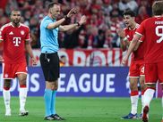 En première période, le Paris Saint-Germain a bénéficié de deux décisions assez favorables de la part de l'arbitre. Face au Bayern Munich, Nuno Mendes a évité de près un carton rouge pour une main. João Neves, à son tour, a failli offrir un pénalty aux Bavarois.