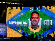 Ce lundi soir, Carlo Ancelotti a révélé la liste des 26 joueurs qui représenteront le Brésil à la Coupe du monde 2026. Événement plus qu'attendu, Neymar Jr a été appelé par le sélectionneur pour disputer son 4ᵉ Mondial.