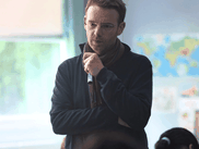 Présenté hors-compétition au Festival de Cannes 2026, le film L’ABANDON revient sur l’assassinat de Samuel Paty à travers les derniers jours du professeur. Un sujet particulièrement sensible, porté à l’écran par Antoine Reinartz dans son tout premier grand rôle principal au cinéma. Lors de notre rencontre à Cannes, l’acteur est revenu sur ce tournage hors norme, sa préparation, mais aussi sur la relation qu’il a nouée avec la sœur de Samuel Paty.