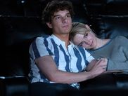 Après le succès de NOS ÉTOILES CONTRAIRES (2014), Josh Boone adapte un nouveau best-seller avec REGRETTING YOU (2025). Disponible sur CANAL+, ce drame romantique laisse planer le doute sur les origines d’un personnage.