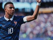Face à l'Irak, ce lundi, Kylian Mbappé va honorer sa 100ᵉ sélection avec l'Equipe de France. Un moment majeur dans la carrière du meilleur buteur de l'histoire des Bleus. L'occasion de revenir sur toutes ses sélections les plus marquantes.