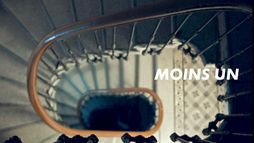 Moins un
