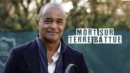 Mort sur terre battue
