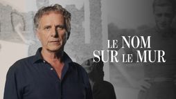 Le nom sur le mur