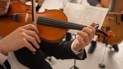 Jakub Hrůša, Augustin Hadelich, Czech Philharmonic : Suk, Sibelius