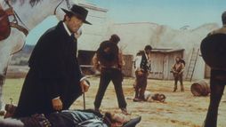 Django arrive ! Préparez vos cercueils - Trailer