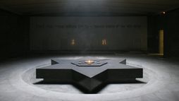 Visite d'Emmanuel Macron au mémorial de la Shoah, à Paris